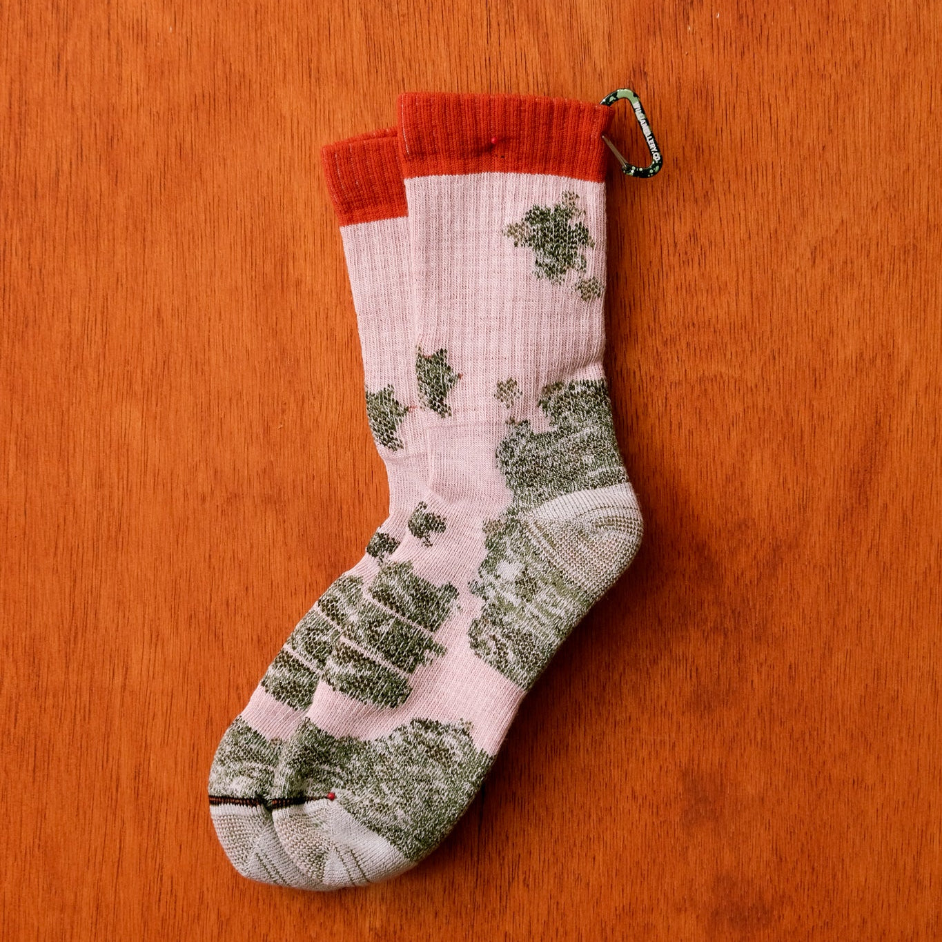 LICHEN SOCKS 18